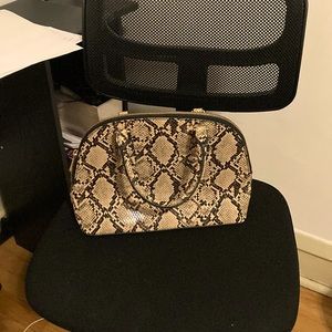 beautiful new small bag ideal to go brand parties to new days